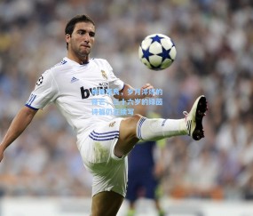 姆希塔良，岁月淬炼的锋芒，三十六岁的绿茵诗篇仍在续写